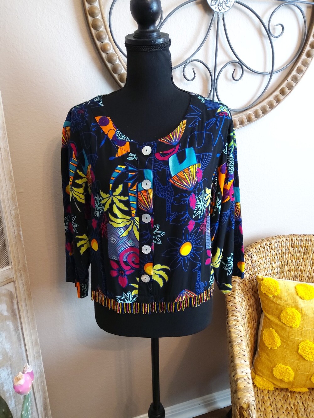 Paradiso Black Multicolor Tropical/Floral-Print Button Front Cropped Top
